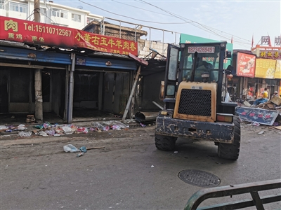 振兴街便民市场26间简易房被拆