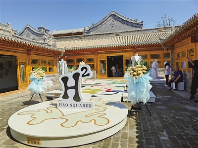 时尚艺术展在古城东南邑开展